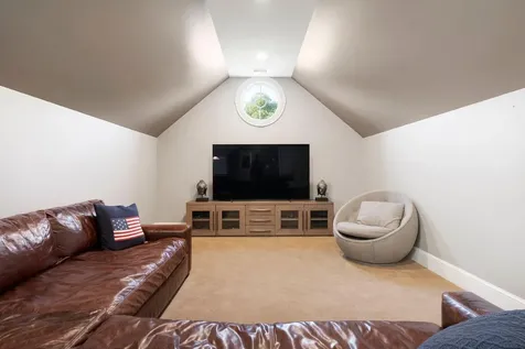19 Cavendish Way Falmouth ME 04105