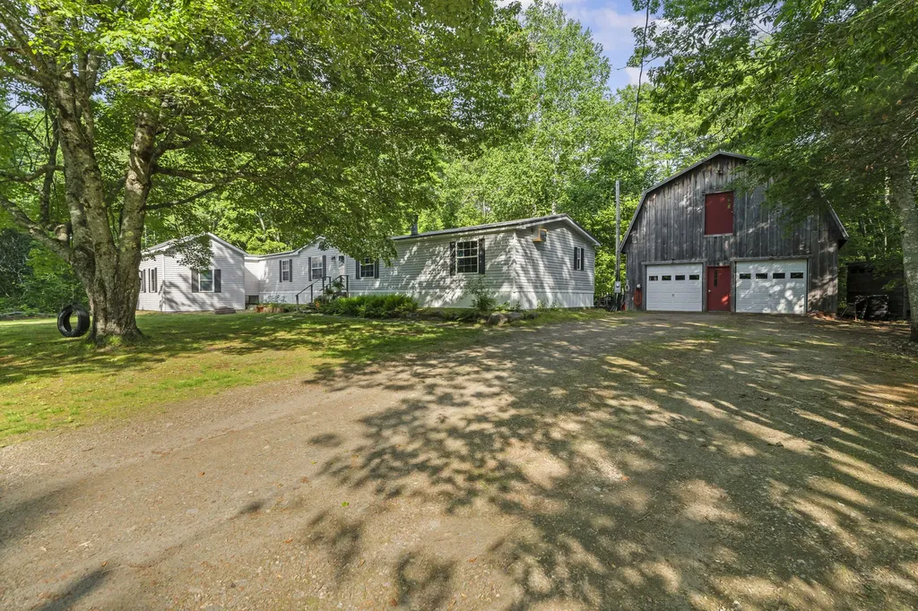 60 Pinnacle Road Liberty ME 04949
