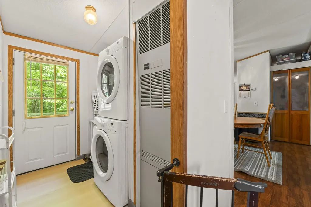 60 Pinnacle Road Liberty ME 04949