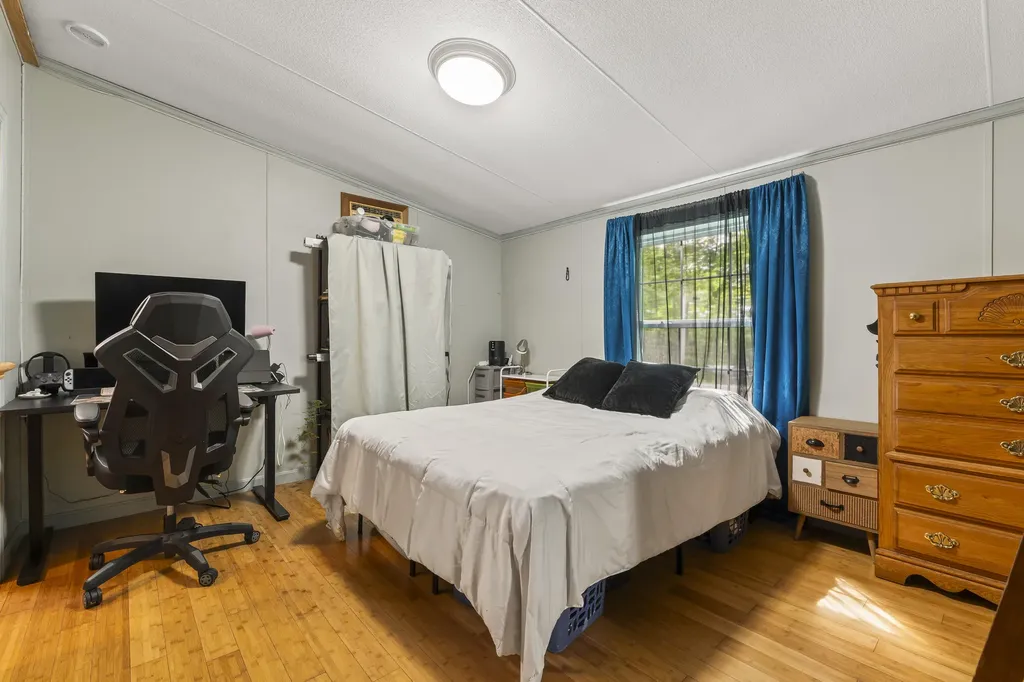 60 Pinnacle Road Liberty ME 04949