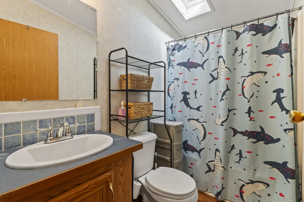 60 Pinnacle Road Liberty ME 04949
