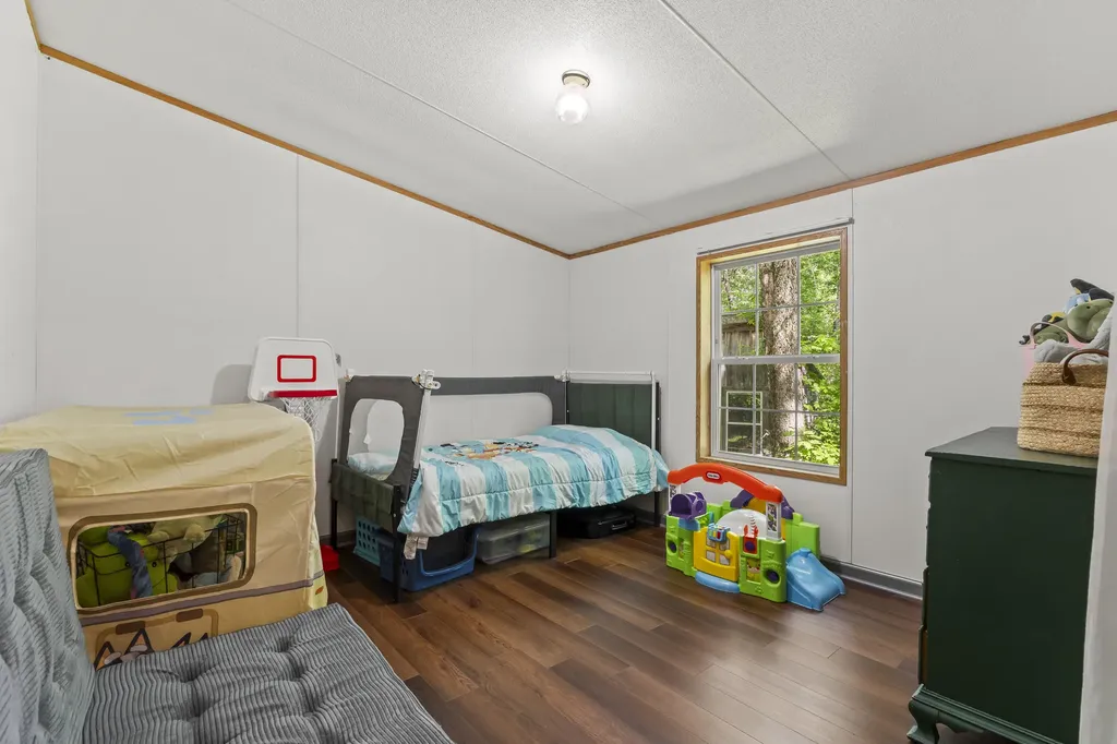 60 Pinnacle Road Liberty ME 04949