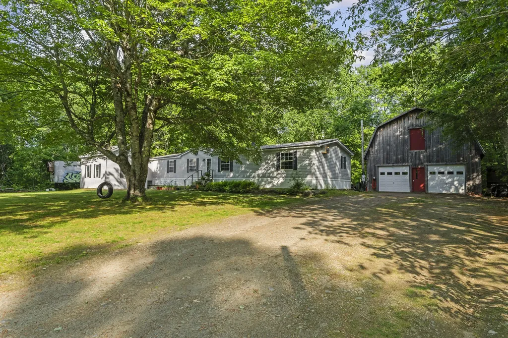 60 Pinnacle Road Liberty ME 04949