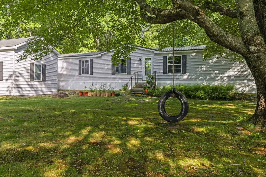 60 Pinnacle Road Liberty ME 04949