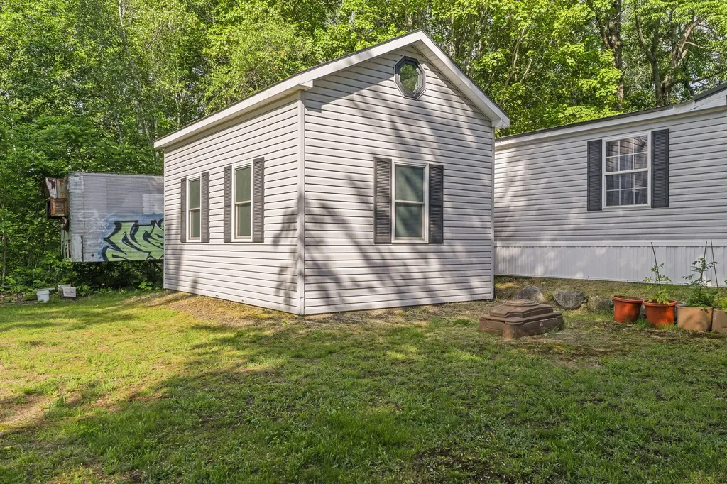 60 Pinnacle Road Liberty ME 04949