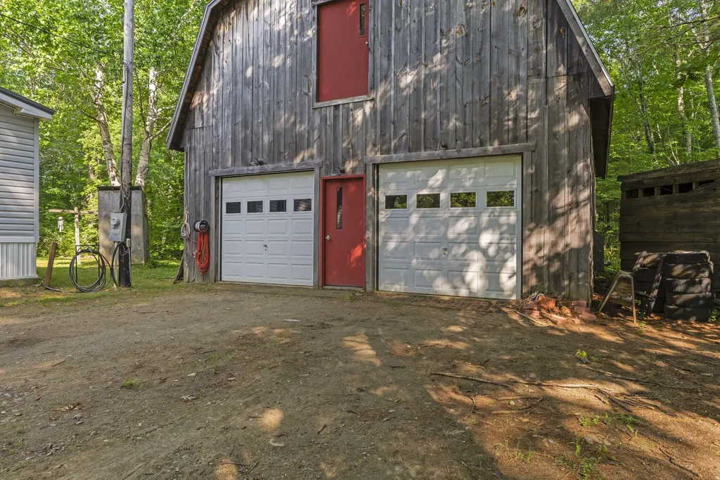 60 Pinnacle Road Liberty ME 04949