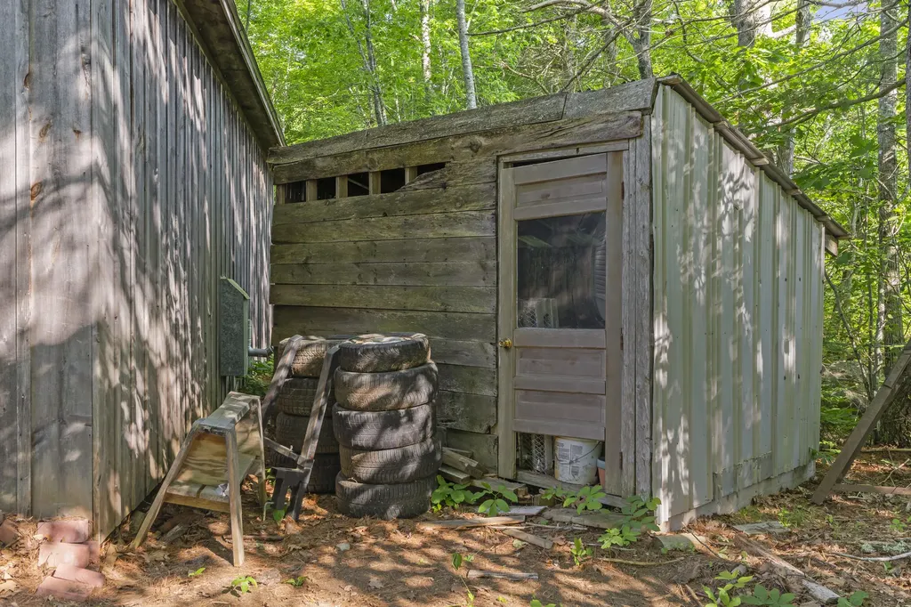 60 Pinnacle Road Liberty ME 04949