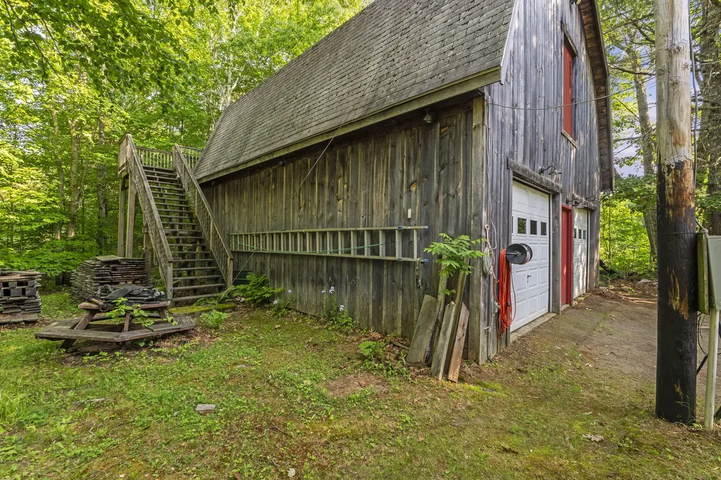 60 Pinnacle Road Liberty ME 04949