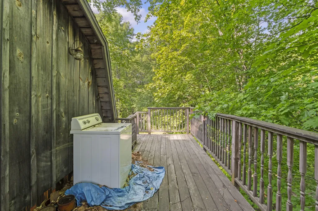 60 Pinnacle Road Liberty ME 04949