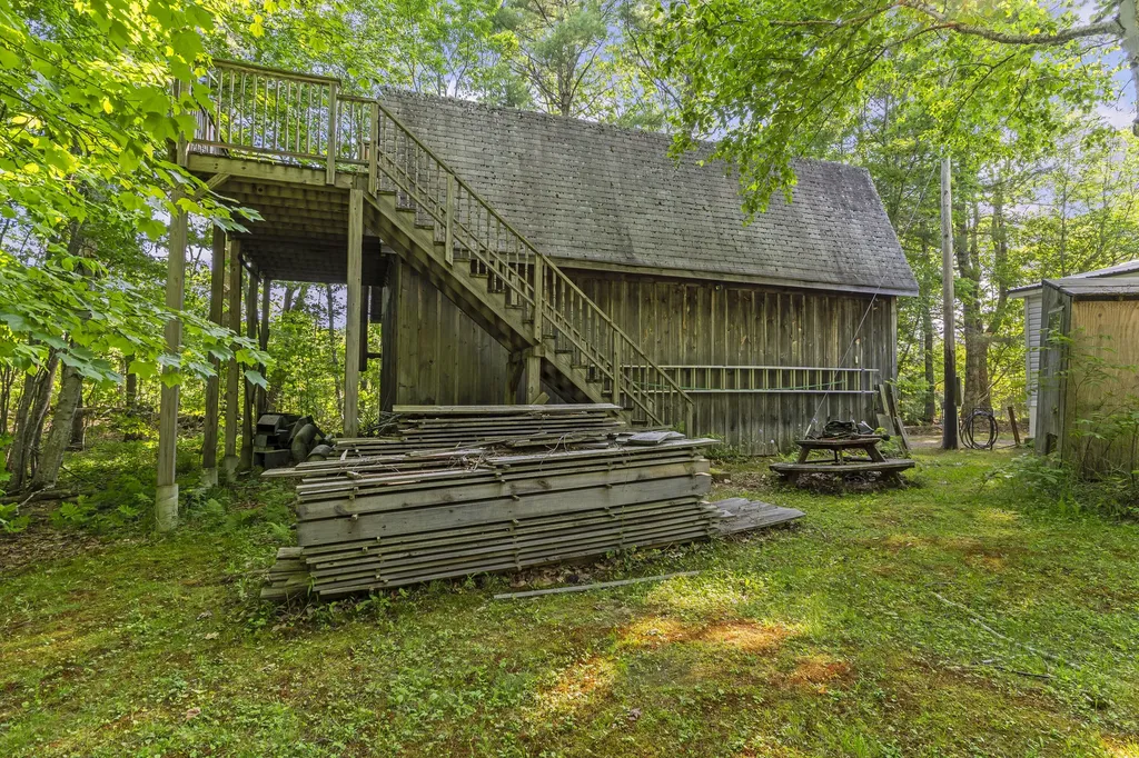 60 Pinnacle Road Liberty ME 04949
