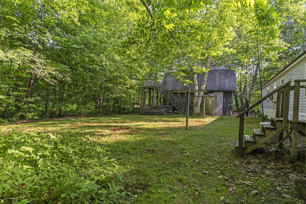 60 Pinnacle Road Liberty ME 04949