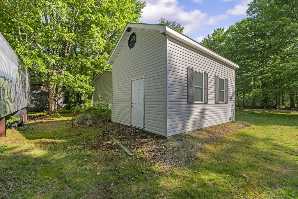 60 Pinnacle Road Liberty ME 04949