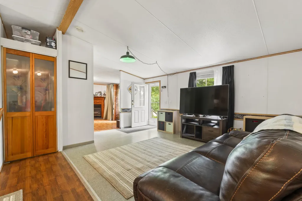 60 Pinnacle Road Liberty ME 04949