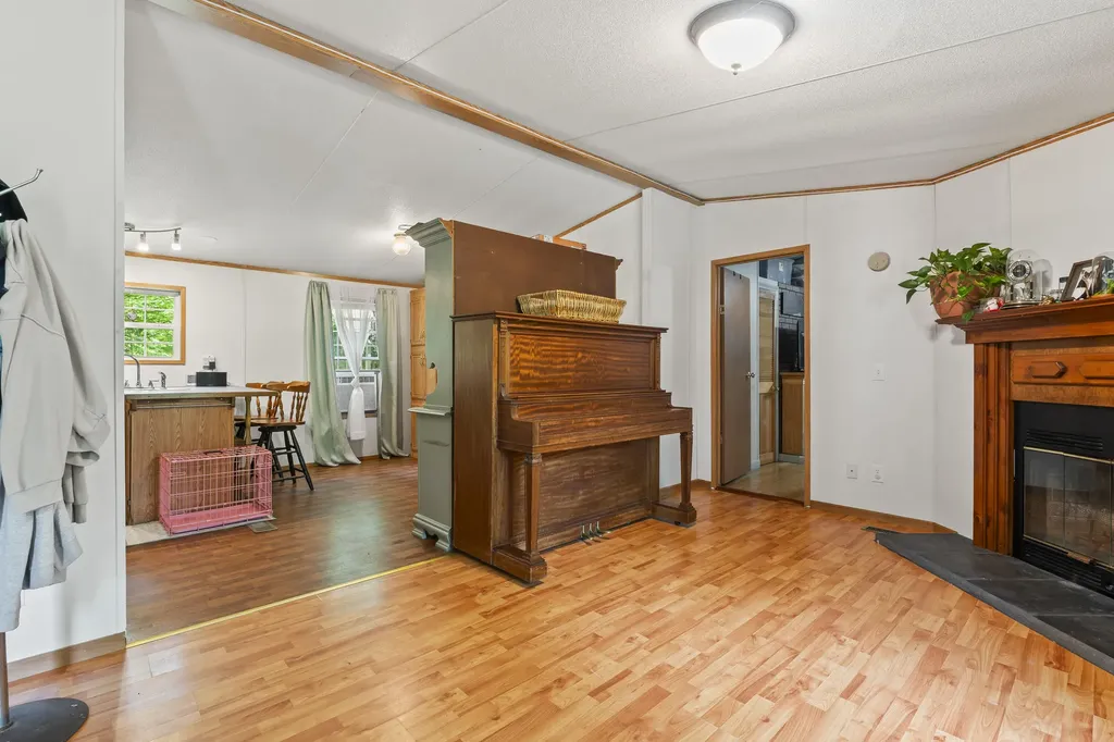 60 Pinnacle Road Liberty ME 04949