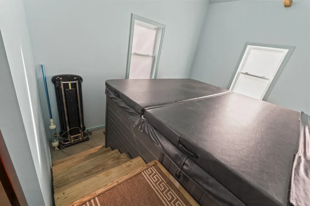 60 Pinnacle Road Liberty ME 04949