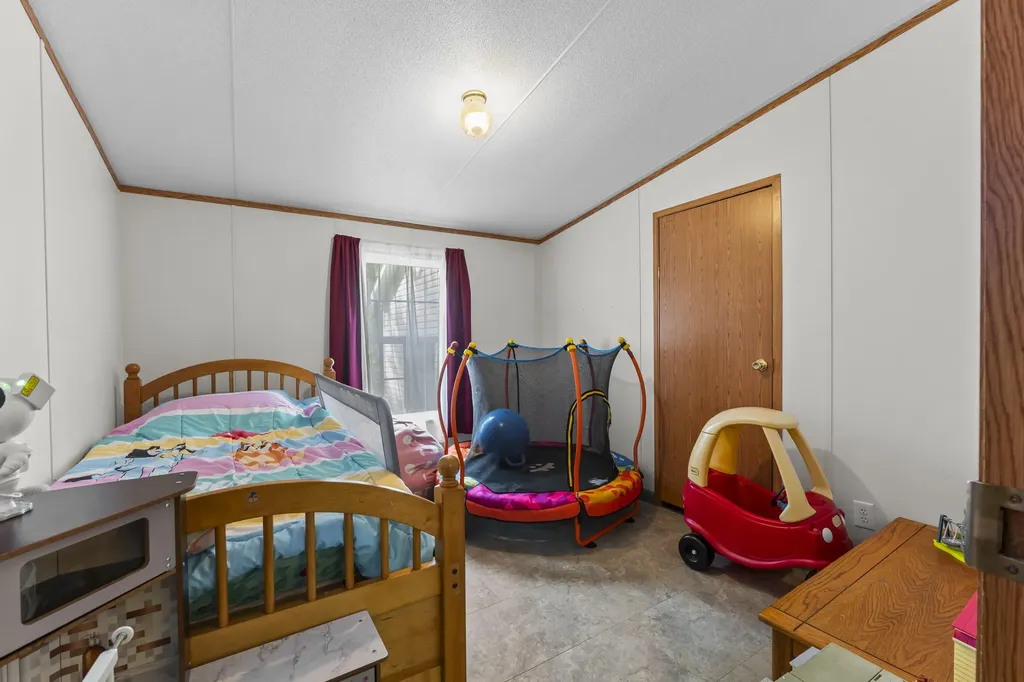 60 Pinnacle Road Liberty ME 04949