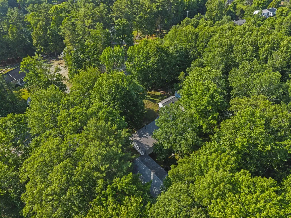 60 Pinnacle Road Liberty ME 04949