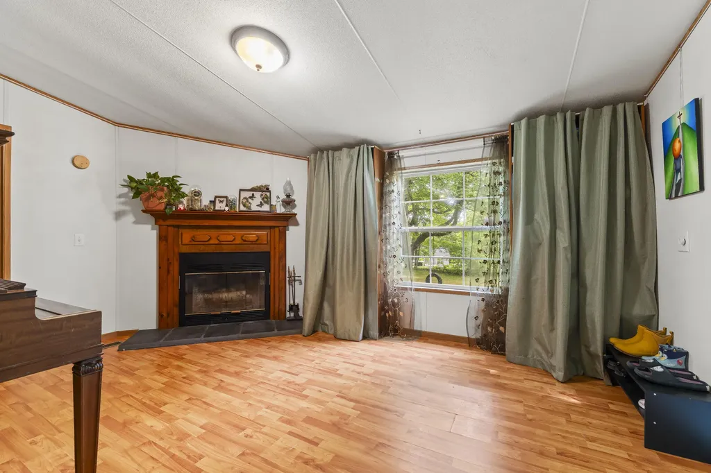 60 Pinnacle Road Liberty ME 04949
