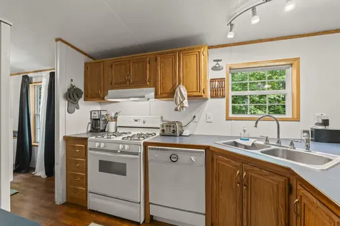 60 Pinnacle Road Liberty ME 04949