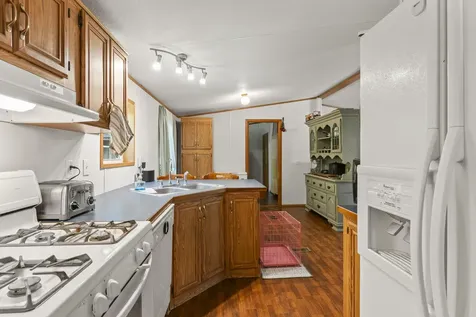 60 Pinnacle Road Liberty ME 04949