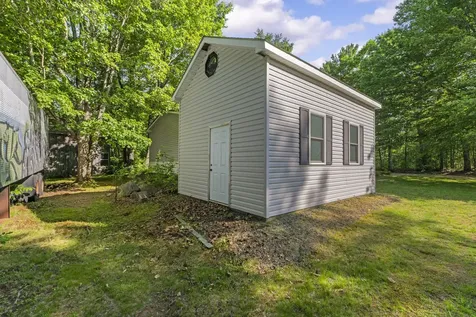 60 Pinnacle Road Liberty ME 04949
