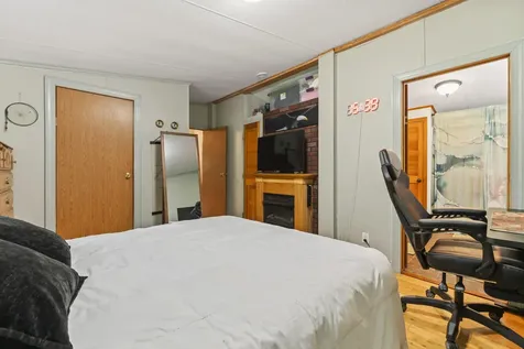 60 Pinnacle Road Liberty ME 04949