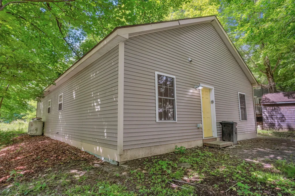 8 Orient Avenue Hampden ME 04444