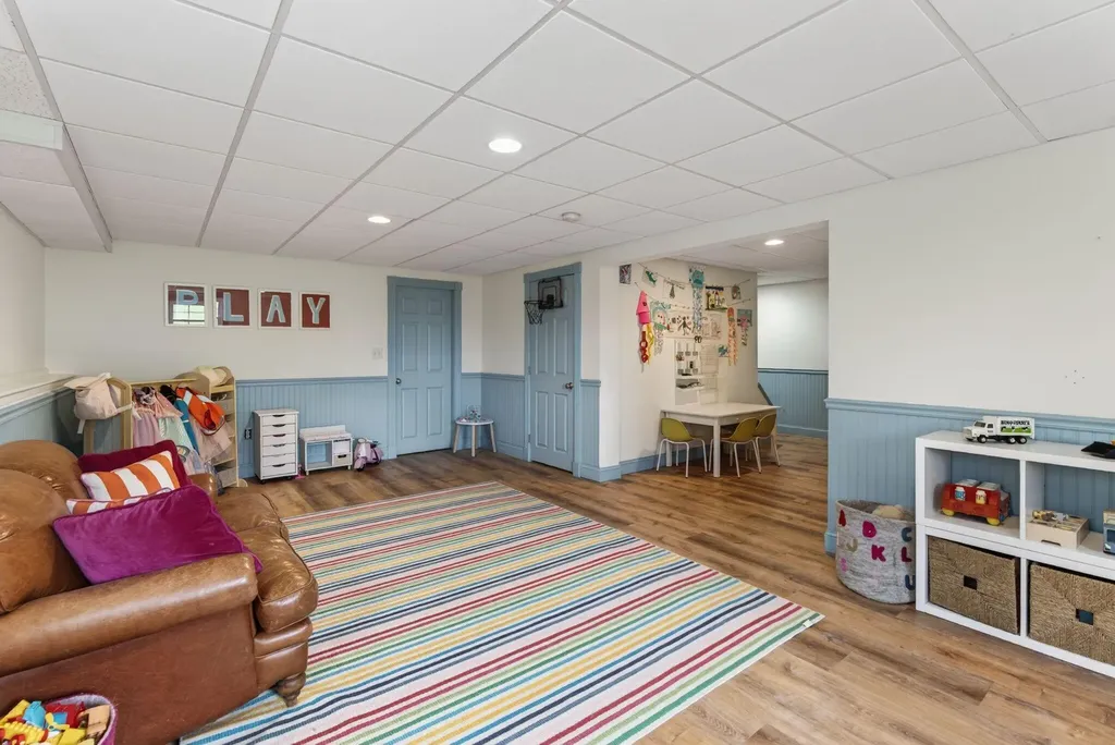 13 Cleaves Farm Road Falmouth ME 04105