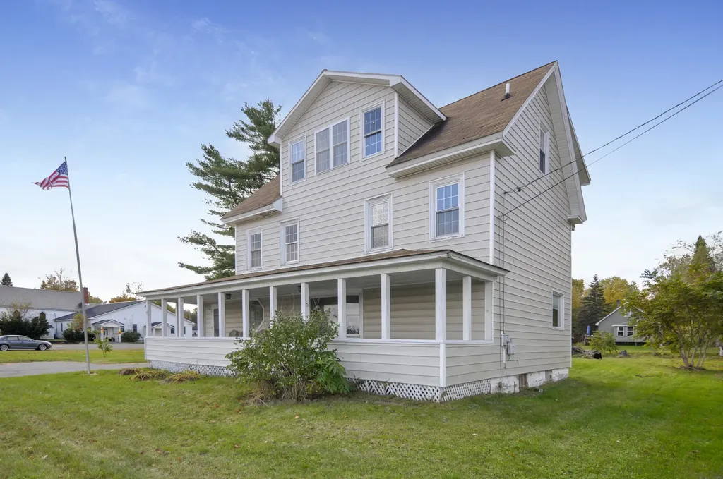 19 Coffin Street Howland ME 04448