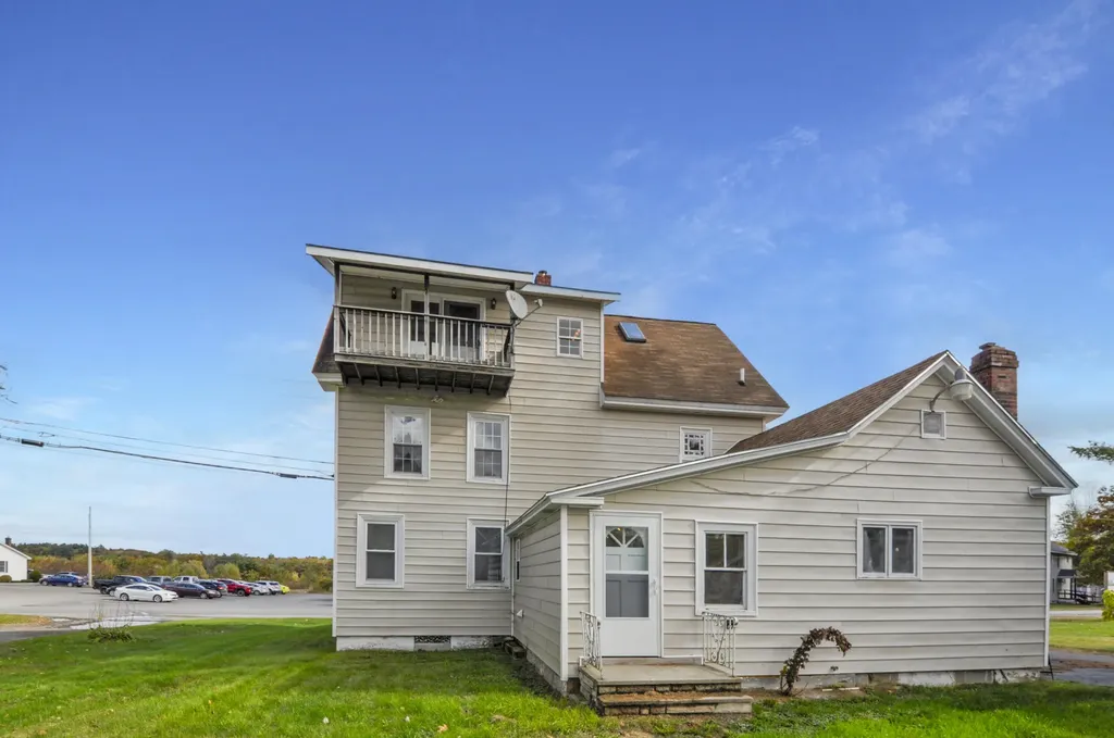 19 Coffin Street Howland ME 04448
