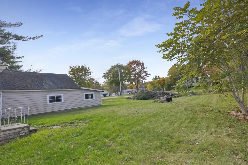 19 Coffin Street Howland ME 04448