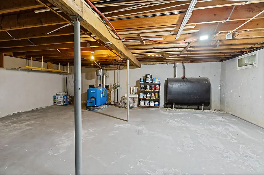 23 W Hill Road Gardiner ME 04345
