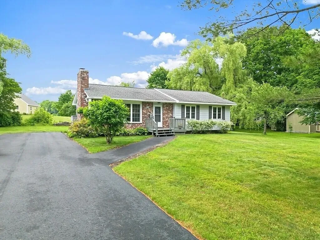 23 W Hill Road Gardiner ME 04345