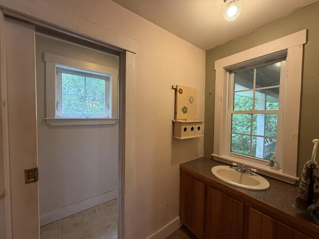 198 Taylor Street Lincoln ME 04457