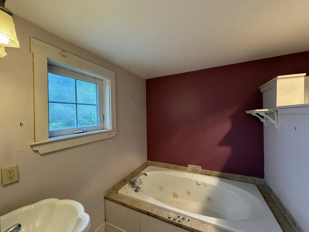 198 Taylor Street Lincoln ME 04457