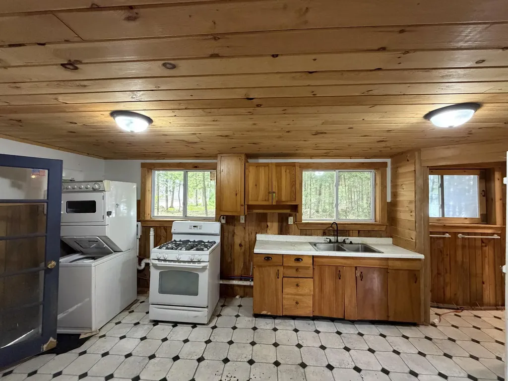 198 Taylor Street Lincoln ME 04457