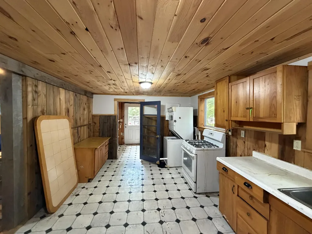 198 Taylor Street Lincoln ME 04457