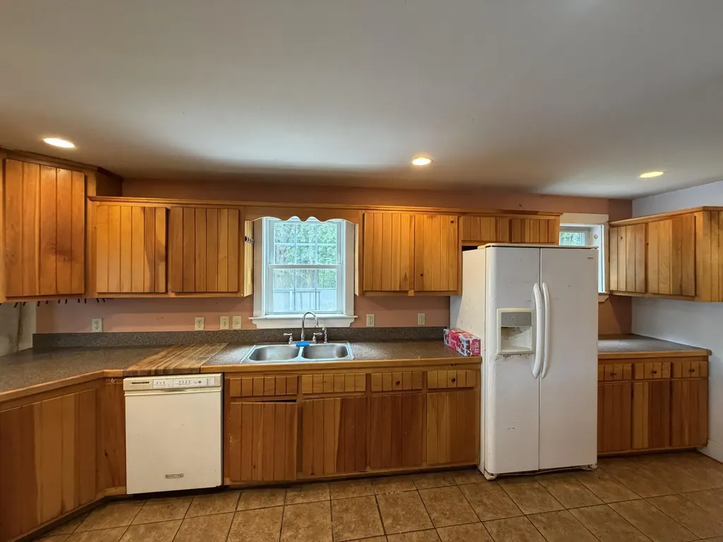 198 Taylor Street Lincoln ME 04457