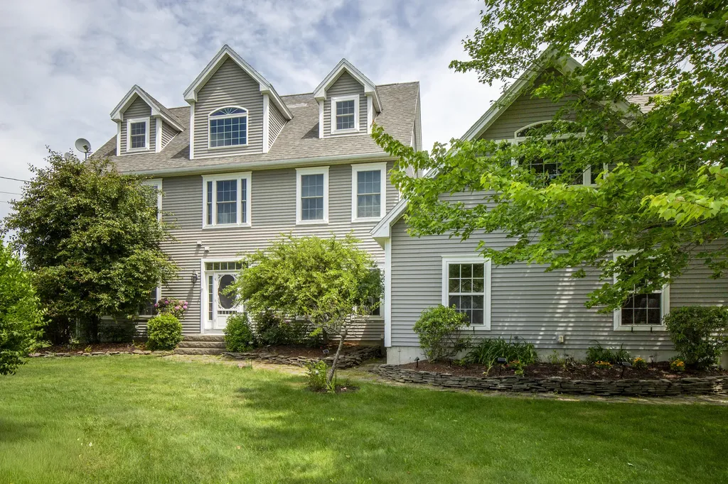 37 Constitution Avenue Hampden ME 04444
