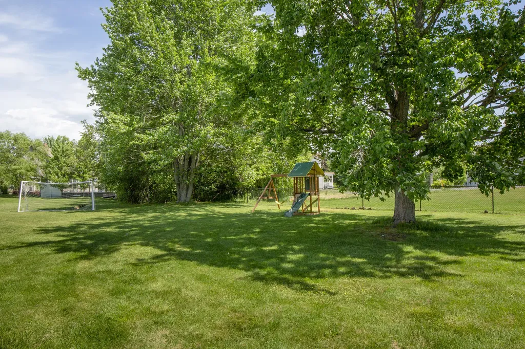 37 Constitution Avenue Hampden ME 04444