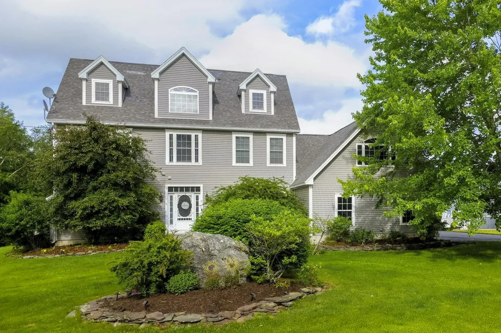 37 Constitution Avenue Hampden ME 04444