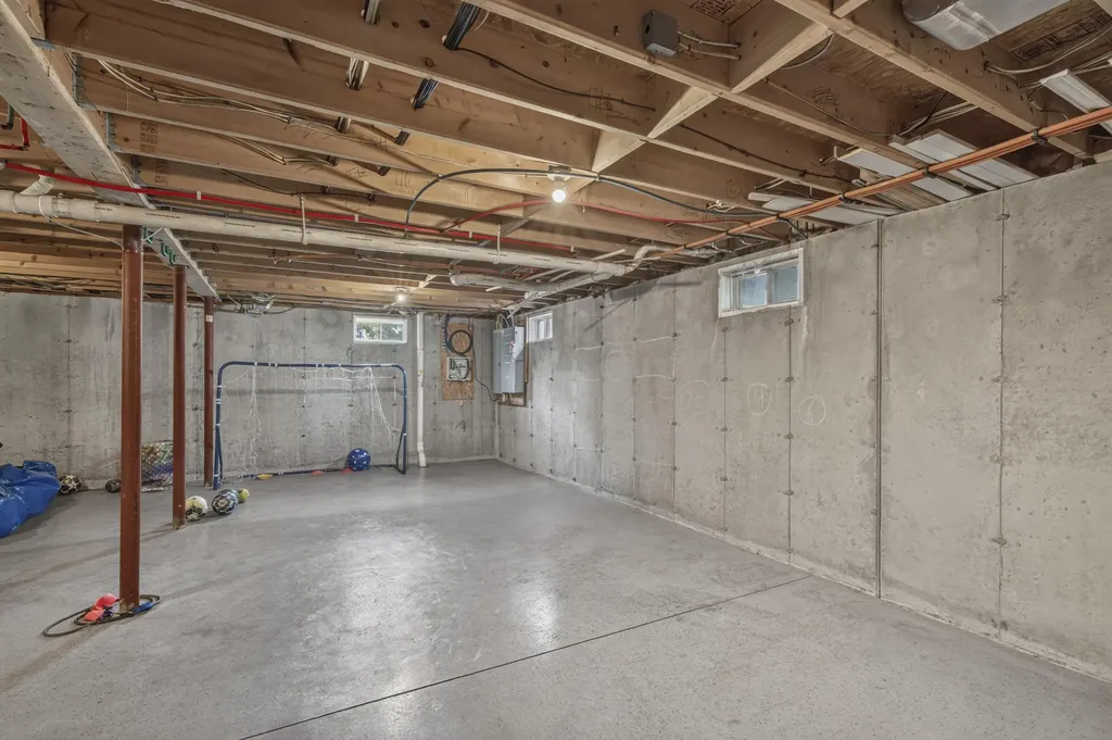37 Constitution Avenue Hampden ME 04444