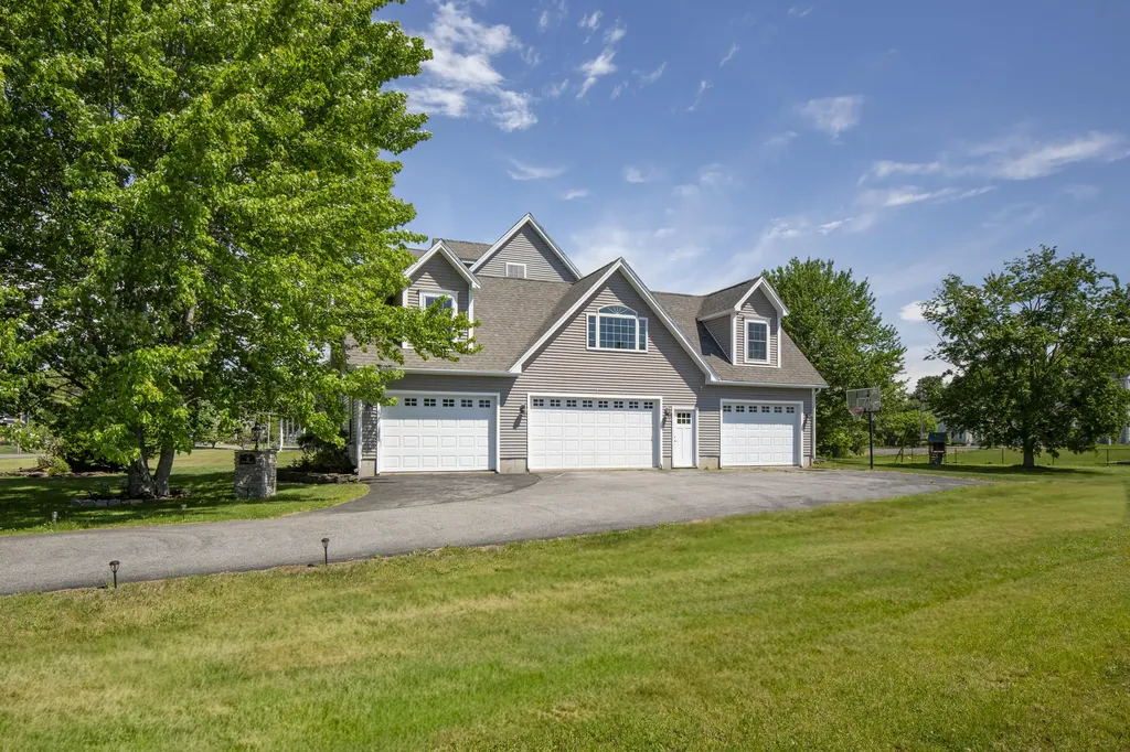 37 Constitution Avenue Hampden ME 04444