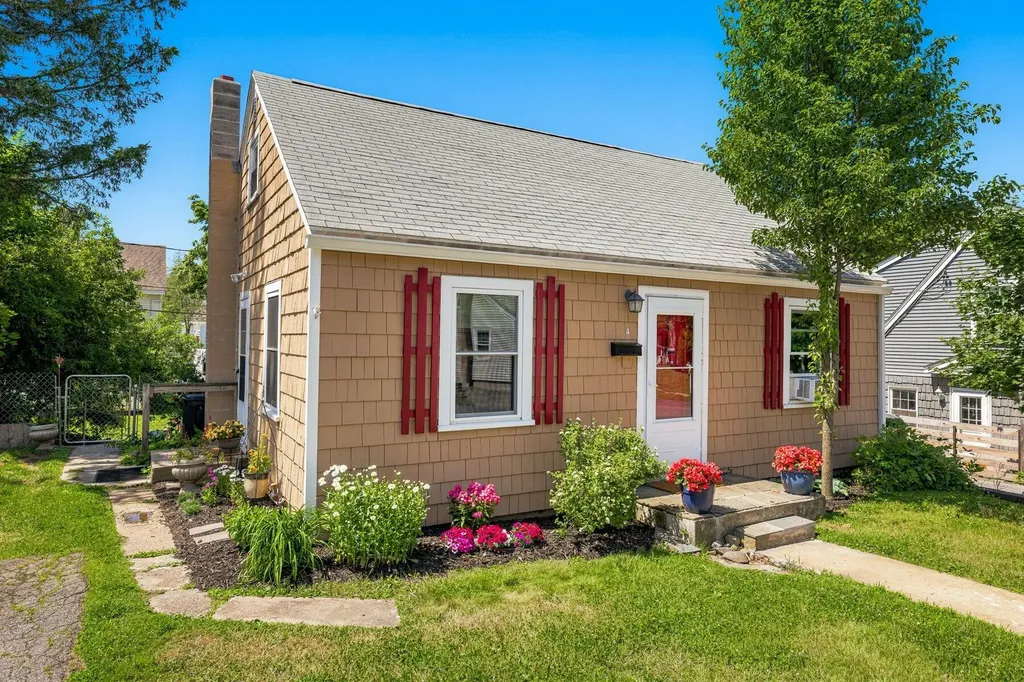 4 Halstead Street Kittery ME 03904