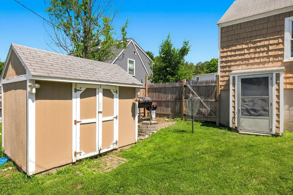 4 Halstead Street Kittery ME 03904