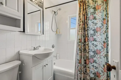 4 Halstead Street Kittery ME 03904