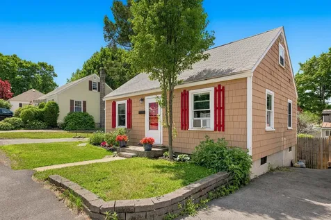 4 Halstead Street Kittery ME 03904