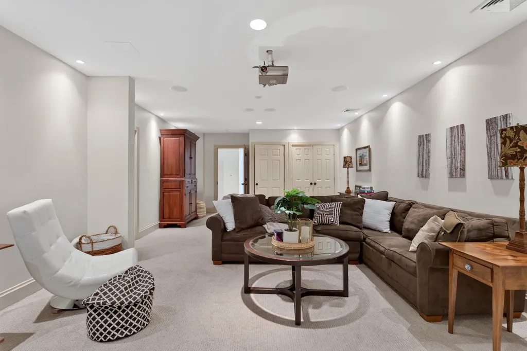 19 Tiger Lily Lane Cape Elizabeth ME 04107