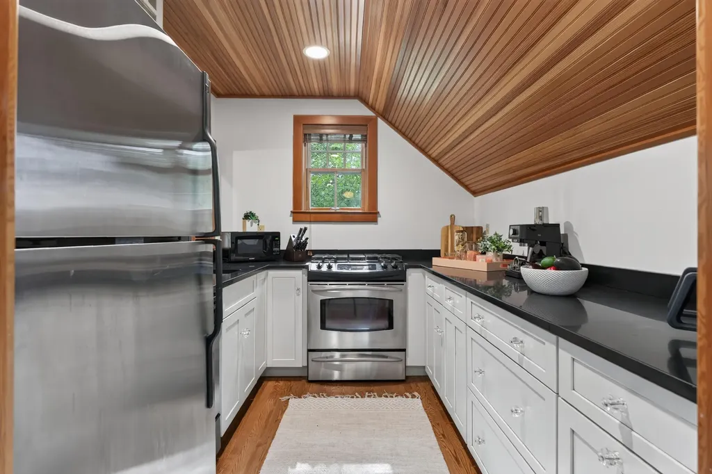 19 Tiger Lily Lane Cape Elizabeth ME 04107