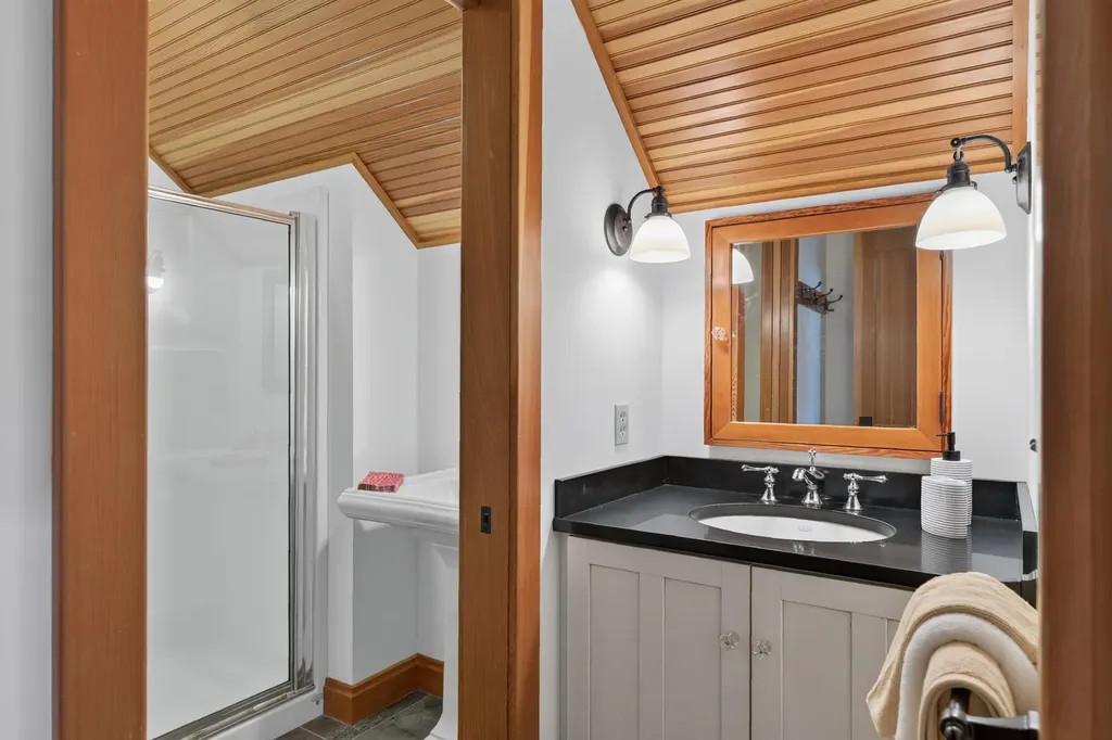 19 Tiger Lily Lane Cape Elizabeth ME 04107